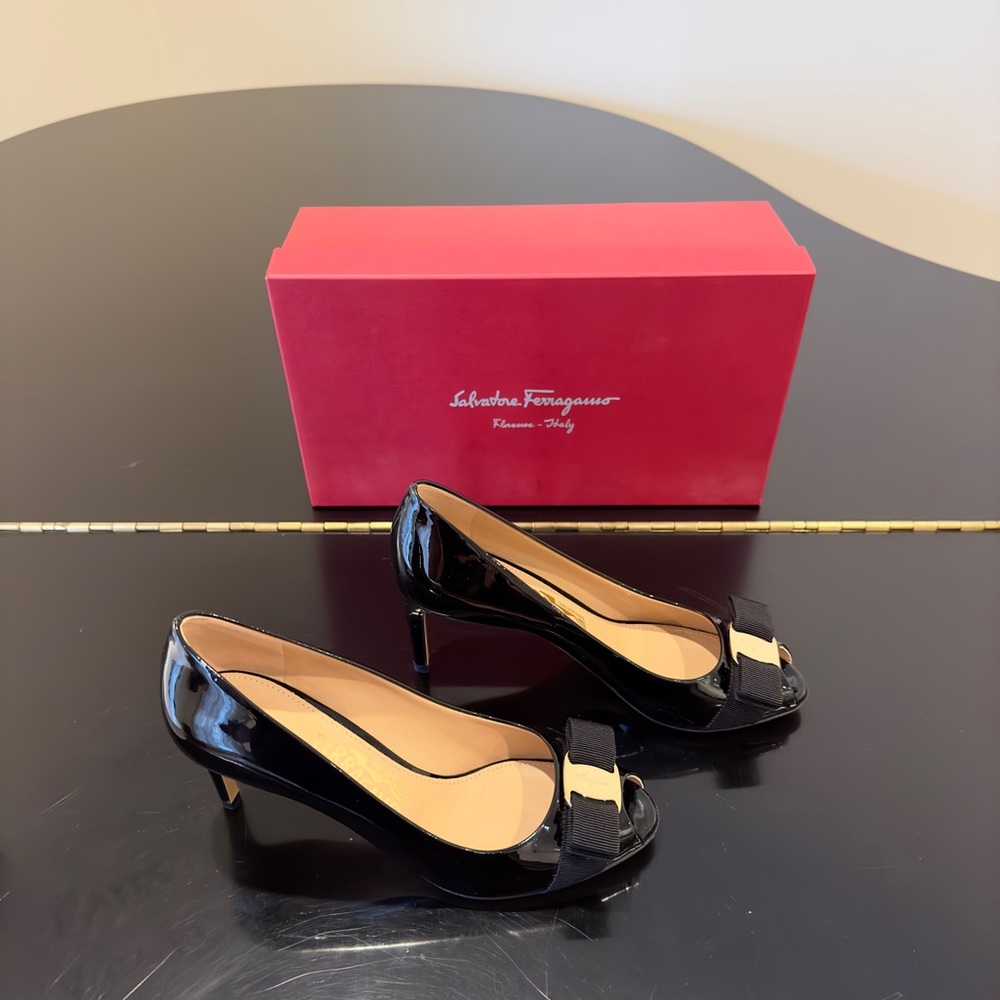 Salvatore Ferragamo NWT Luxury Party Classic RARE Authentic Black Patent Pumps - Picture 11 of 17